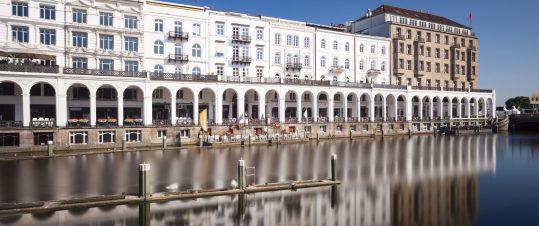 Försommarresa med tåg till Hamburg hero image