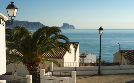 Stadsmuren och de färgglada trapporna image